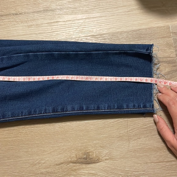 Guess Jeans - Picture 6 of 6